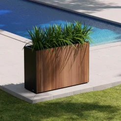 Fioriera Alta Herstera DECO PLANTER DIVIDER 40 in Metallo colore Nero e Pannello Effetto Legno 120x40x80 cm